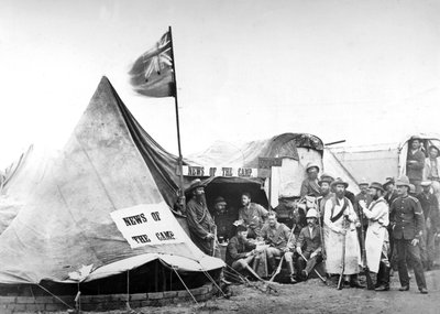 De Publicatie Officieren en Redactiekwartieren van Nieuws van het Kamp, ca.1880-81 door English Photographer